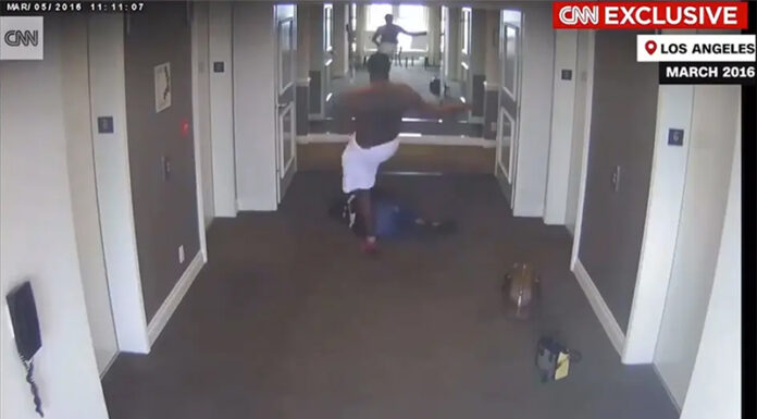 Nadzorni videoposnetek hotela pokazal slavnega rapperja, kako brutalno pretepa svoje dekle