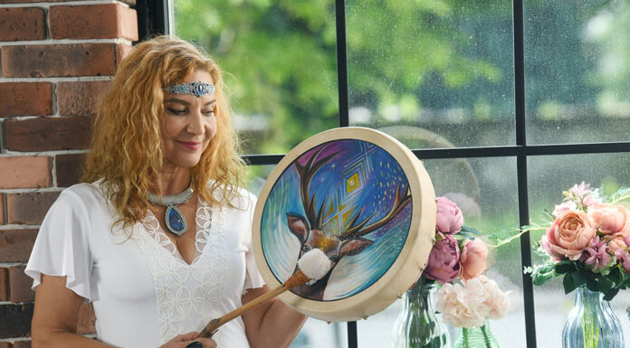 Gaia Asta je stvarila prvi ikaro (zdravilno pesem) v slovenščini