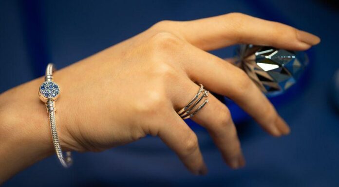 Nakit je brezčasen in vsestranski dodatek, ki očara in navdihuje