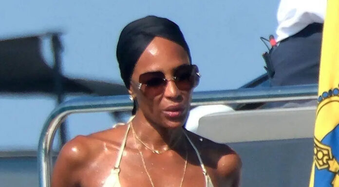 54-letna Naomi Campbell je na jahti na Ibizi pokazala svojo fit postavo
