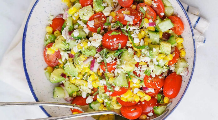 Recept: Koruzna solata z avokadom s feta sirom