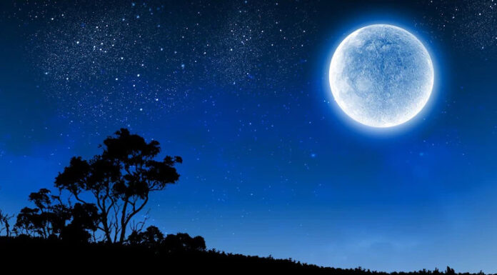 Današnja (19. avgust 2024) je tudi modra in super polna Luna. Kaj prinaša?