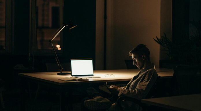 “Nimam nikogar”: čedalje hujša zdravstvena kriza osamljenosti