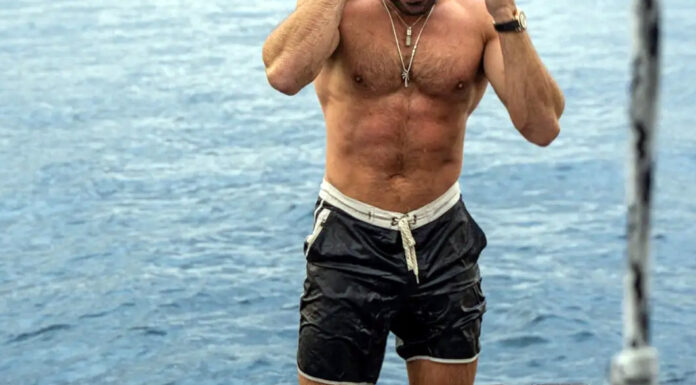 Priljubljenega igralca je po nesreči v bazenu na Ibizi rešilec odpeljal v bolnišnico