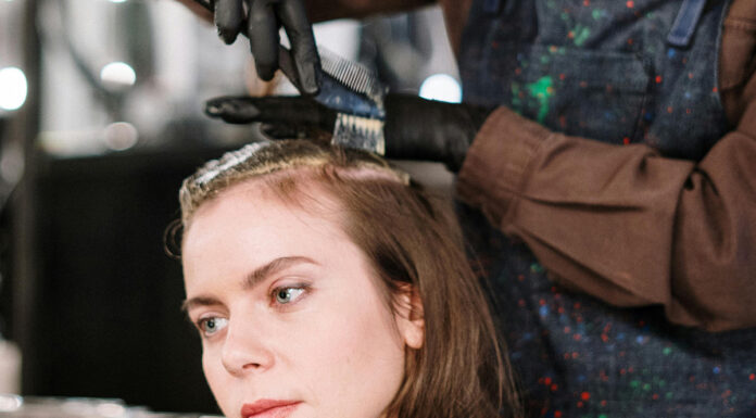 Strokovnjaki napovedujejo: to bo najbolj vroča barva las letošnje jeseni