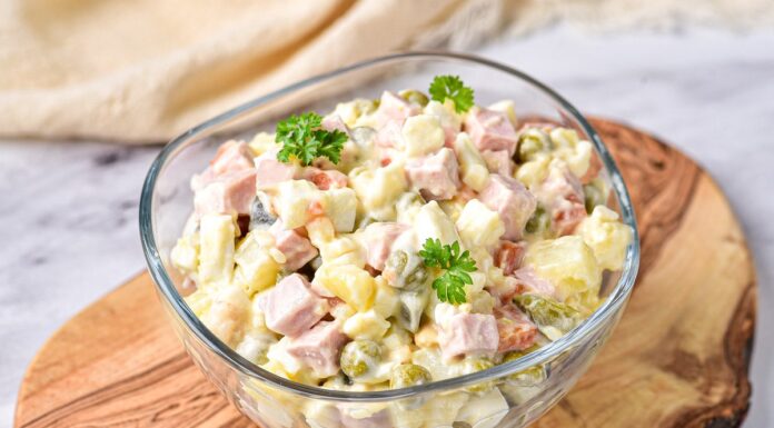 Recept: Originalna ruska solata ‘Olivye’ (Olivier)