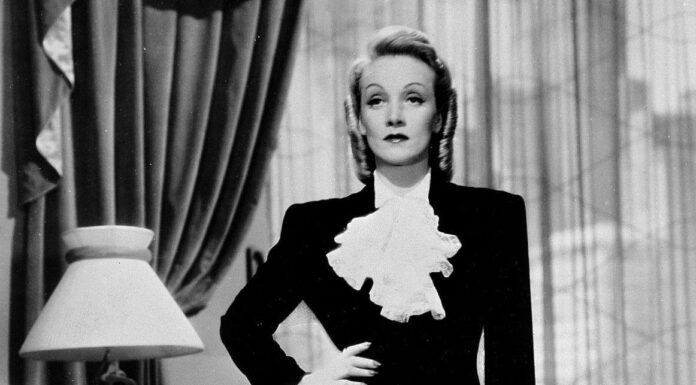 Zgodovina ženskih kostimov