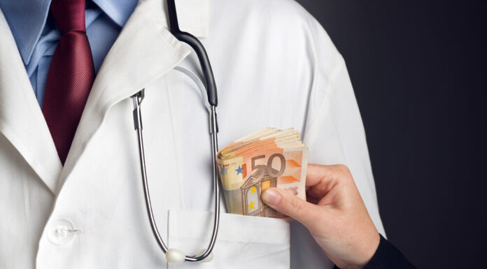 Farmacija v letih 2020 do 2022 podkupovala recenzente medicinskih revij