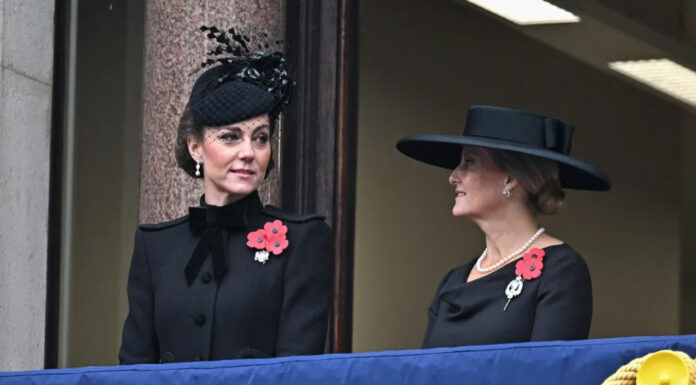 Valižanska princesa se je pridružila princu Williamu na nedeljski maši