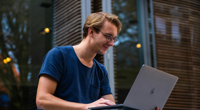 Razmislek o nakupu naprave za vašega najstnika