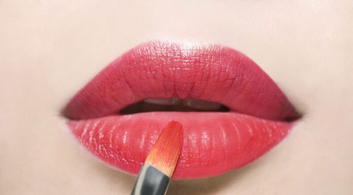 Uganete, koliko je stara najstarejša šminka, ki so jo doslej našli?