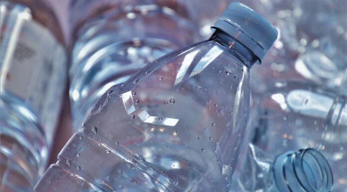 Tudi vas motijo pritrjeni pokrovčki na plastenkah?