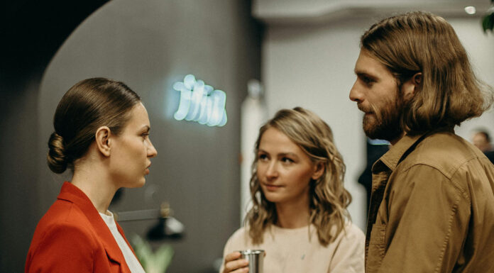 Zakaj je dajanje nepoklicanih nasvetov in mnenj znak pomanjkanja bontona