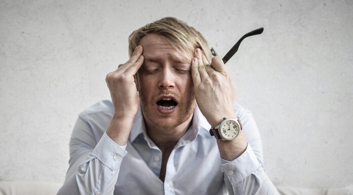 Psihiatrični neželeni učinki po cepljenju za COVID-19: kaj kažejo raziskave?