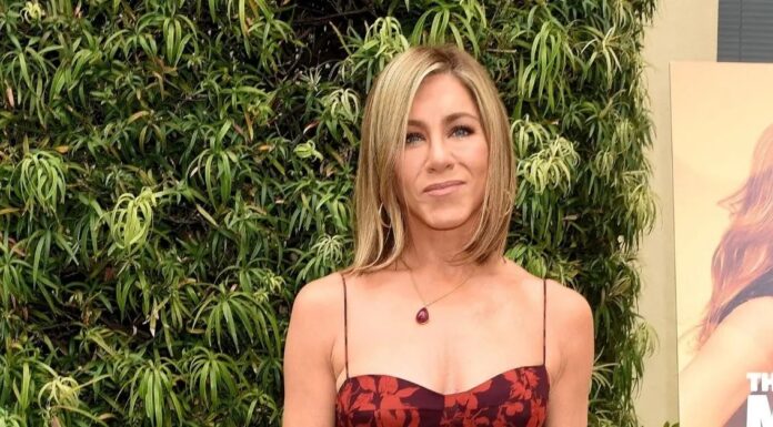 Jennifer Aniston je “žalostna in osamljena”, trdijo notranji viri
