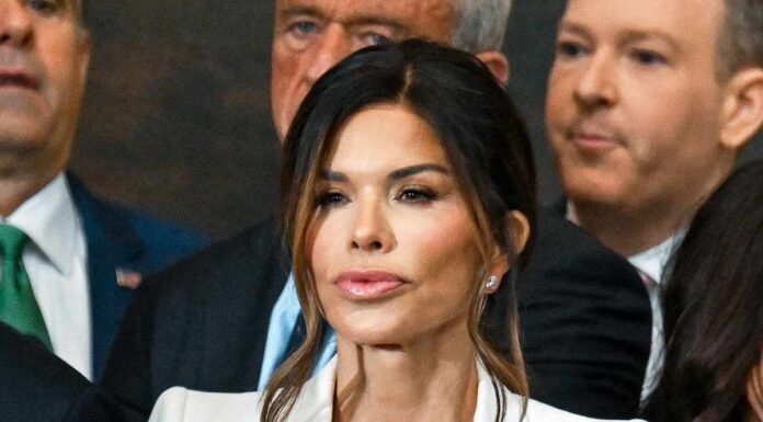 Lauren Sánchez razburila z neprimerno izbiro oblačil ob inavguraciji