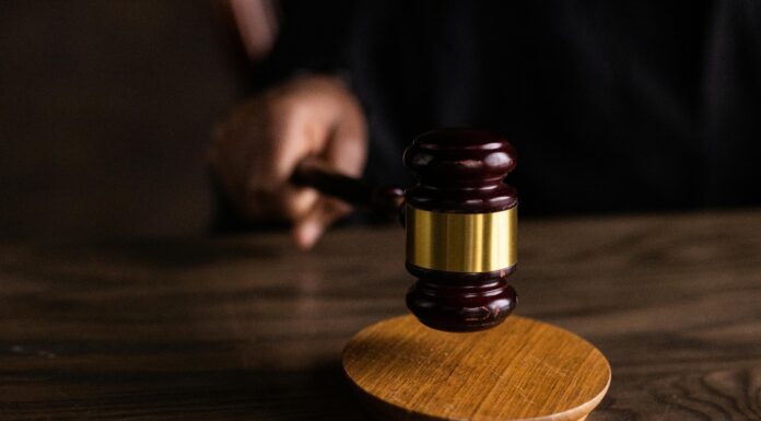 Francozinja je svojo hči izstradala do smrti, ker jo je spominjala na očeta