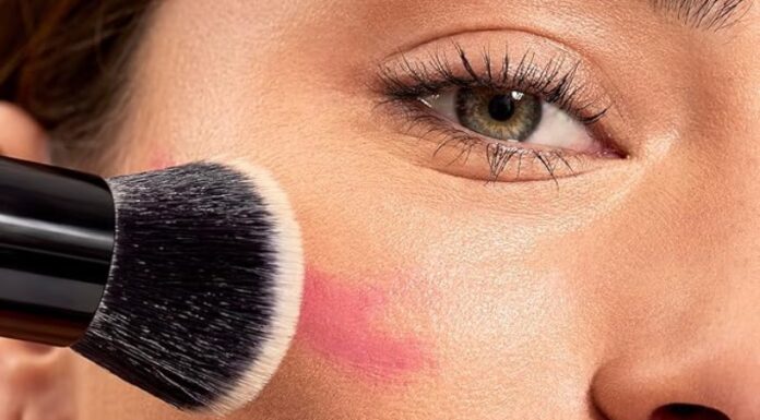 Zakaj pri ličenju nikoli ne smete pozabiti na rdečilo za lica