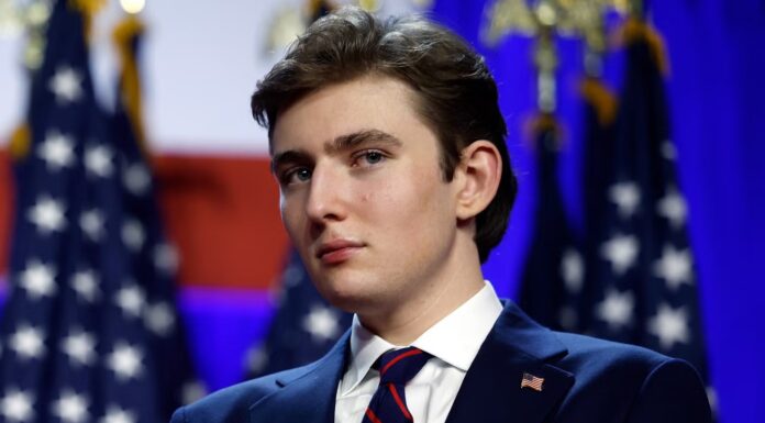 Sin Melanije in Donalda Trumpa je na newyorški univerzi zelo priljubljen med dekleti