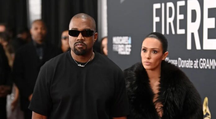 Zaradi neprimernih oblačil je zvezdnika policija pospremila z dogodka