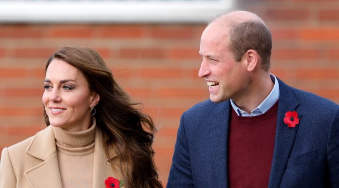 Kraljevi par se je vrnil s počitnic v tujini