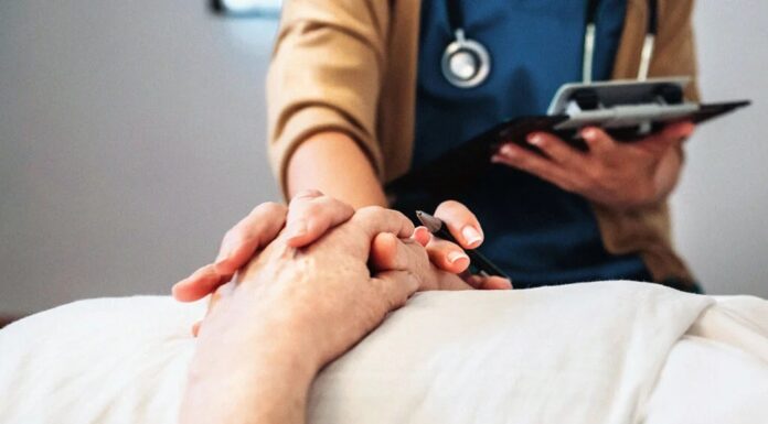 Zvezdnica razkrila, da je očetu pomagala končati trpljenje s pomočjo evtanazije