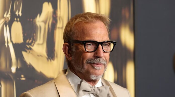 Razkrita skrivnostna ženska Kevina Costnerja s pohoda po Los Angelesu