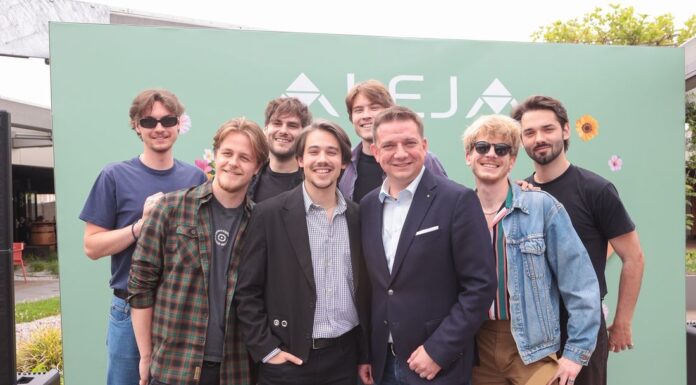 Joker Out bodo jutri v ALEJI podpisovali vinilne izdaje albuma Souvenir Pop