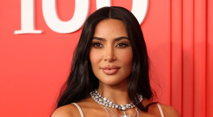 Kim Kardashian po šestih letih diplomirala iz prava