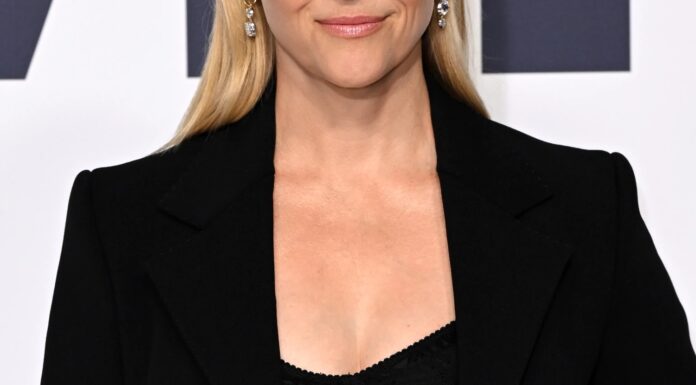 Drugič ločena igralka si ogleduje stanovanje s svojim novim partnerjem