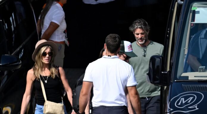 Novi partner Jennifer Aniston je hipnotizer z zaskrbljujočo preteklostjo