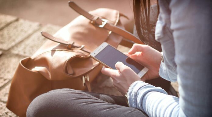 Sevanje mobilnih telefonov poškoduje možganske celice