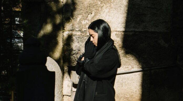 Ali moramo res odpustiti, da lahko “zacelimo rane”? NE. (In včasih je bolje, da ne.)