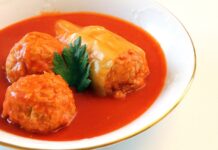 Popoln recept za polnjene paprike z balkanskim pridihom