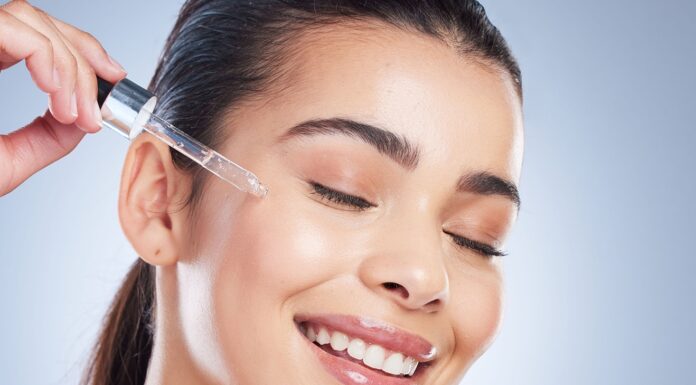 Vitamin C “prebudi” gene mladosti in spodbuja obnovo kože