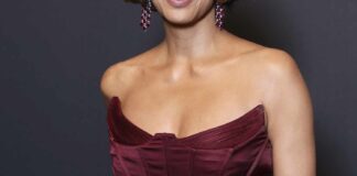 59-letna igralka pokazala svoje fit telo v bikiniju na Bora Bori, kjer je praznovala rojstni dan