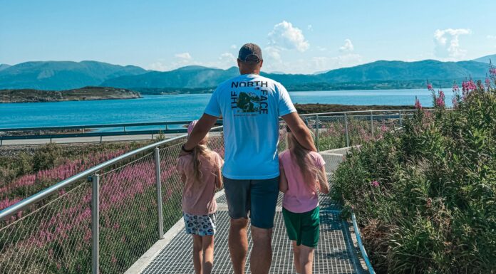 Že 10 minut na dan z očetom bistveno izboljša otrokov šolski uspeh