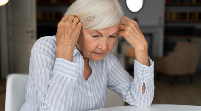 Ta znak je pokazatelj prihajajoče Alzheimerjeve bolezni leta pred izgubo spomina