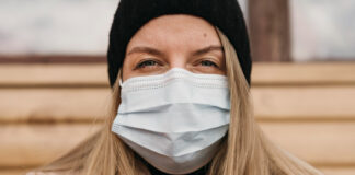 Zaščitne maske med “pandemijo”: lažna zaščita in trajna okoljska škoda