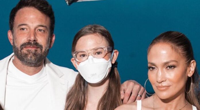 Hči zvezdnikov poziva k obvezni uporabi mask tudi po koncu “pandemije”