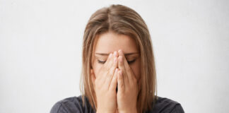 Prekinitev stikov s toksičnimi starši: ne le dovoljena, temveč pogosto nujna