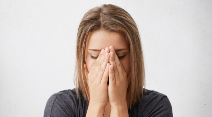 Prekinitev stikov s toksičnimi starši: ne le dovoljena, temveč pogosto nujna