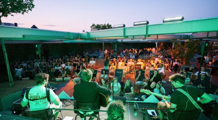 Veliki finale ALEJINIH koncertov nad mestom kot uvod v pisano jesen