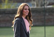 Sofisticirana bluza s pentljo Kate Middleton je eleganten in ženstven jesenski kos