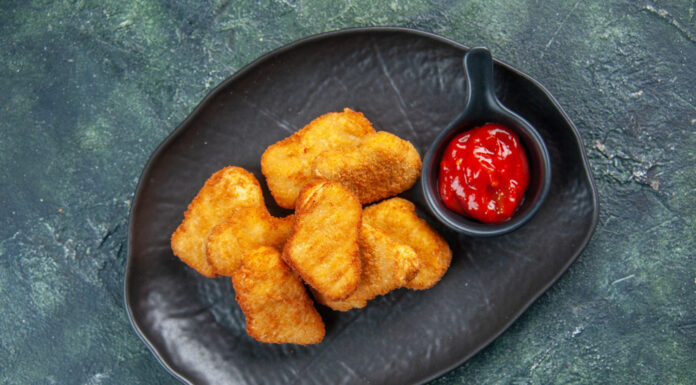 Test razkril, kaj se v resnici skriva v priljubljenih »nagcih« (nuggets)