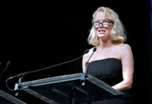 Pamelo Anderson obtožili, da je lažno z namenom promocije prikazovala romanco z Liamom Neesonom