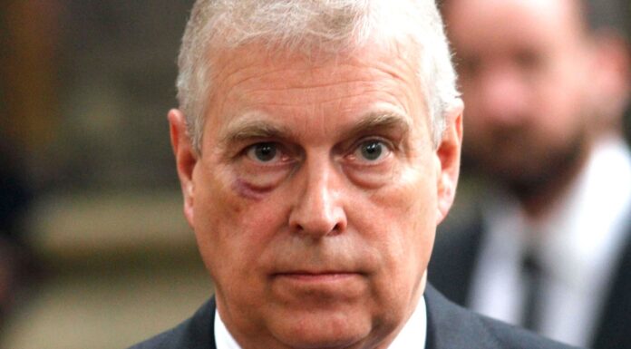 Princ Andrew je imel mrežo osebja in prijateljev, ki so mu priskrbeli dekleta za spolne odnose
