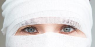 V tako skrajnost gredo nekateri zvezdniki, da se ne bi razvedelo o njihovih lepotnih posegih