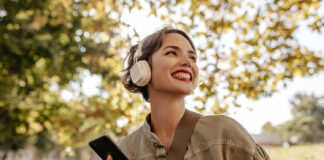 Zakaj nas glasba iz najstniških let spremlja vse življenje