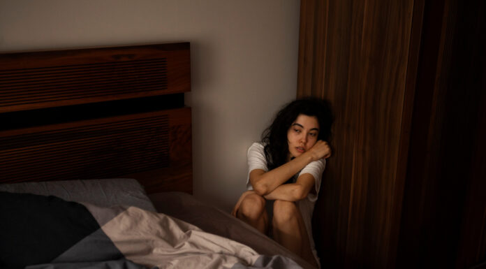 Kako lahko določena živila uničujejo vaš spanec